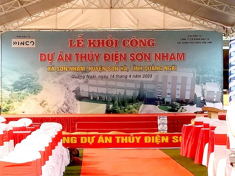 Ngay trong đêm, công an đã yêu cầu tháo dỡ rạp tổ chức lễ khởi công - Ảnh: T.T. Ngay trong đêm, công an đã yêu cầu tháo dỡ rạp tổ chức lễ khởi công - Ảnh: T.T.