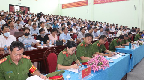 Hàng trăm đại diện các đơn vị tư vấn, thiết kế tham dự hội nghị - Ảnh: PC07 Hàng trăm đại diện các đơn vị tư vấn, thiết kế tham dự hội nghị - Ảnh: PC07