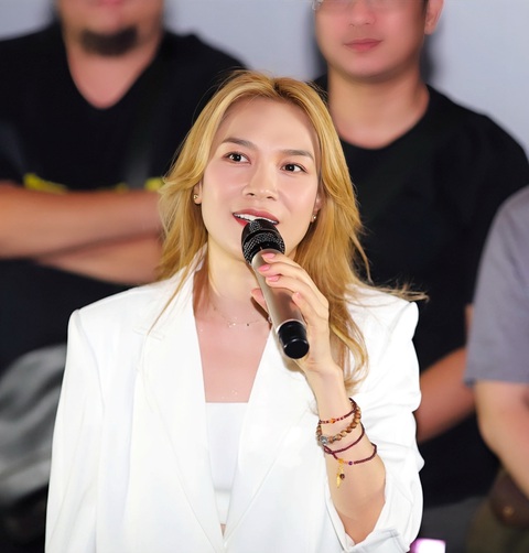 Mỹ Tâm lại làm nức lòng người hâm mộ - Ảnh 3. Mỹ Tâm lại làm nức lòng người hâm mộ - Ảnh 3.
