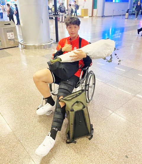 Sao bóng rổ được động viên khi dính chấn thương nặng - Ảnh 3. Sao bóng rổ được động viên khi dính chấn thương nặng - Ảnh 3.