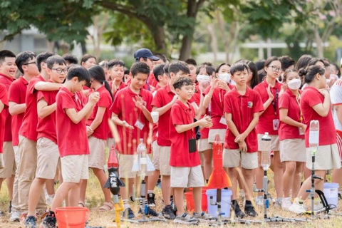 Học sinh trường quốc tế chế tạo tên lửa nước - Ảnh 3. Học sinh trường quốc tế chế tạo tên lửa nước - Ảnh 3.