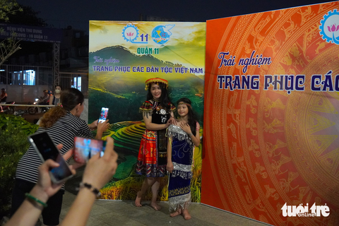 Ngày Văn hóa các dân tộc Việt Nam: thưởng thức múa gáo dừa Khmer, đàn tam thập lục... - Ảnh 1. Ngày Văn hóa các dân tộc Việt Nam: thưởng thức múa gáo dừa Khmer, đàn tam thập lục... - Ảnh 1.