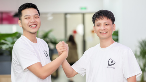 Tưởng chơi game nhưng là thưởng thức âm nhạc - Ảnh 1. Hai nhà đồng sáng lập Amanotes Nguyễn Tuấn Cường và Võ Tuấn Bình (phải) - Ảnh: Amanotes
