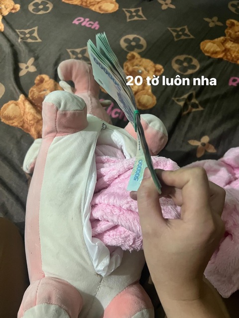Chồng đêm nào cũng ôm gấu bông thay vì mình, chị vợ liền bật giác quan thứ 7 - Ảnh 7. Chồng đêm nào cũng ôm gấu bông thay vì mình, chị vợ liền bật giác quan thứ 7 - Ảnh 7.