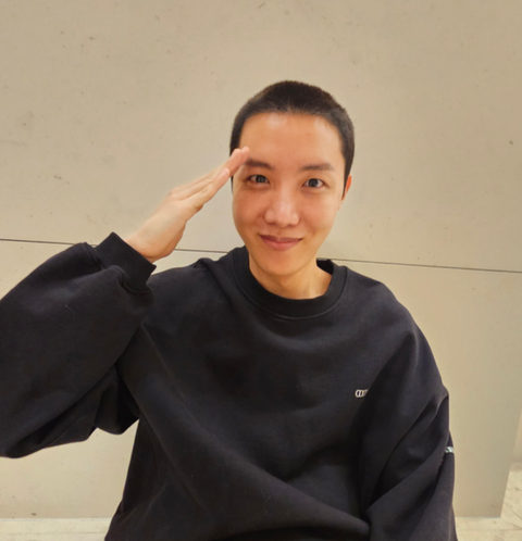 Thành viên J-Hope của nhóm BTS nhập ngũ - Ảnh 1. Thành viên J-Hope của nhóm BTS nhập ngũ - Ảnh 1.