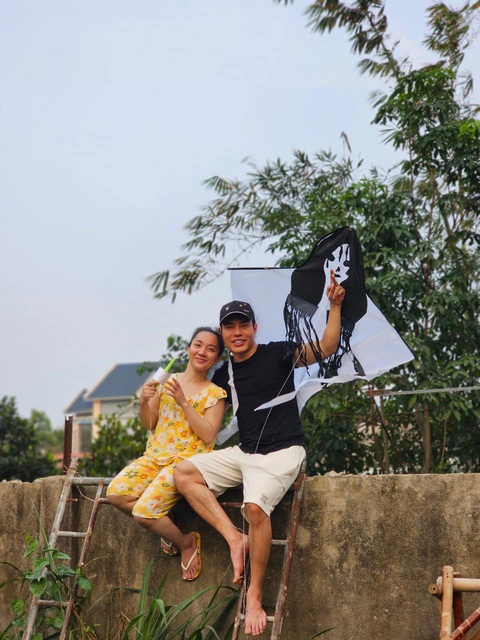 Lê Dương Bảo Lâm kỷ niệm ngày cưới theo cách thật kỳ dị - Ảnh 1. Lê Dương Bảo Lâm kỷ niệm ngày cưới theo cách thật kỳ dị - Ảnh 1.