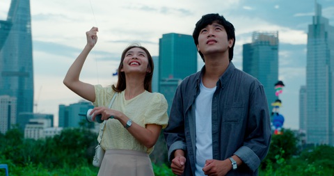 Tin tức giải trí 18-4: Lý Hải đốt hàng nghìn tấm chiếu để quay phim - Ảnh 5. Tin tức giải trí 18-4: Lý Hải đốt hàng nghìn tấm chiếu để quay phim - Ảnh 5.