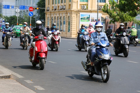 Thời tiết hôm nay 19-4: Bắc Bộ nóng hơn 40 độ C, Nam Bộ oi bức - Ảnh 1. Thời tiết hôm nay 19-4: Bắc Bộ nóng hơn 40 độ C, Nam Bộ oi bức - Ảnh 1.