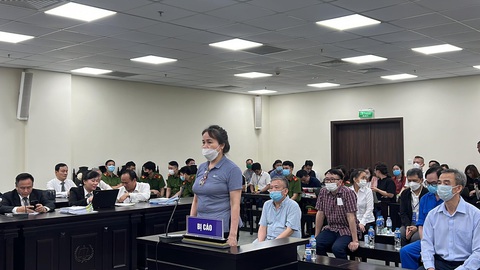 Ông Nguyễn Quang Tuấn xin lỗi hai bệnh viện, mong đồng nghiệp coi vụ án này là ‘bài học đau xót - Ảnh 4. Ông Nguyễn Quang Tuấn xin lỗi hai bệnh viện, mong đồng nghiệp coi vụ án này là ‘bài học đau xót - Ảnh 4.