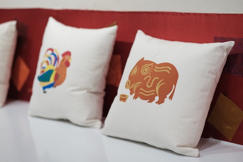 Ngắm những bức tranh được làm từ vụn lụa - Ảnh 3. Ngắm những bức tranh được làm từ vụn lụa - Ảnh 3.