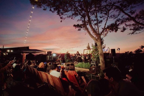 Người yêu nhạc hội ngộ tại Đà Lạt xem concert quốc tế - Ảnh 2. Người yêu nhạc hội ngộ tại Đà Lạt xem concert quốc tế - Ảnh 2.