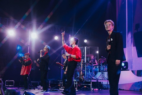 Người yêu nhạc hội ngộ tại Đà Lạt xem concert quốc tế - Ảnh 5. Người yêu nhạc hội ngộ tại Đà Lạt xem concert quốc tế - Ảnh 5.