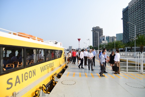 Đoàn chuyên gia Pháp và sở ngành TP.HCM khảo sát sông Sài Gòn - Ảnh 7. Đoàn chuyên gia Pháp và sở ngành TP.HCM khảo sát sông Sài Gòn - Ảnh 7.
