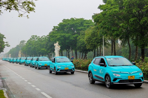 Ngày 14/04/2023 - Công ty Cổ phần Di chuyển Xanh và Thông minh GSM (Green - Smart - Mobility) chính thức đưa dịch vụ taxi thuần điện đầu tiên tại Việt Nam - Xanh SM vào hoạt động - Ảnh: Đ.H. Ngày 14-4-2023 - Công ty Cổ phần Di chuyển Xanh và Thông minh GSM (Green - Smart - Mobility) chính thức đưa dịch vụ taxi thuần điện đầu tiên tại Việt Nam - Xanh SM vào hoạt động - Ảnh: Đ.H.