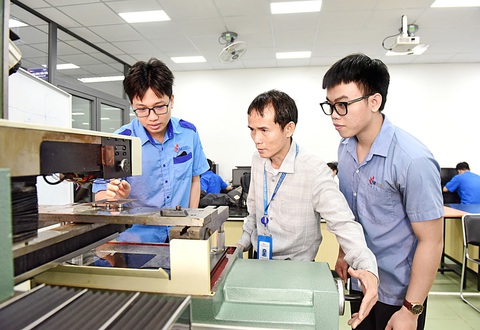 Thu nhập của giảng viên trường tự chủ tăng mạnh - Ảnh 2. Thu nhập của giảng viên trường tự chủ tăng mạnh - Ảnh 2.
