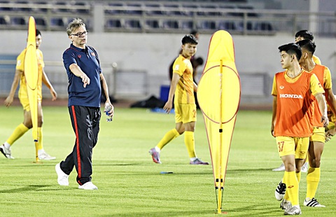 Bóng đá Việt Nam: Hối hả chuẩn bị cho SEA Games 32 - Ảnh 1. Đội tuyển U22 Việt Nam tập luyện buổi đầu tiên tại Bà Rịa - Vũng Tàu - Ảnh: N.K.