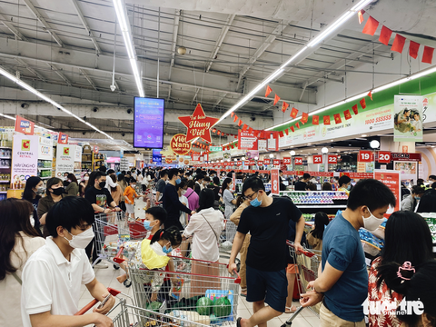 Hà Nội yêu cầu đeo khẩu trang nơi đông người, không để dịch COVID-19 bùng phát - Ảnh 1. Hà Nội yêu cầu đeo khẩu trang nơi đông người, không để dịch COVID-19 bùng phát - Ảnh 1.