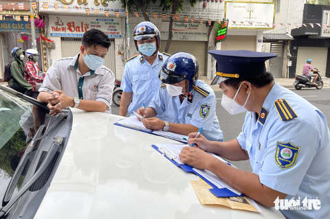 Quận trung tâm TP.HCM ra quân lấy lại vỉa hè, lập lại trật tự đường phố - Ảnh 1. Quận trung tâm TP.HCM ra quân lấy lại vỉa hè, lập lại trật tự đường phố - Ảnh 1.