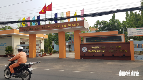 Nguyên hiệu trưởng Cao đẳng nghề An Giang bị phạt 5 năm tù - Ảnh 2. Nguyên hiệu trưởng Cao đẳng nghề An Giang bị phạt 5 năm tù - Ảnh 2.