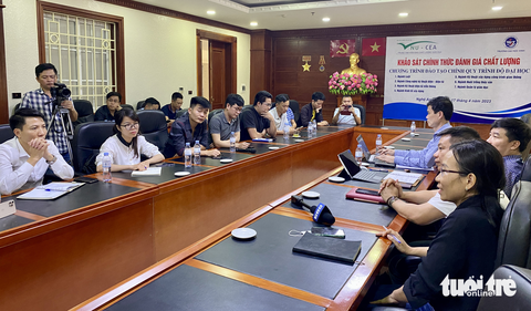 Tạm ngưng việc cô giáo chủ nhiệm lớp có nữ sinh tự tử - Ảnh 2. Tạm ngưng việc cô giáo chủ nhiệm lớp có nữ sinh tự tử - Ảnh 2.