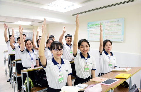 Lao động Việt lại đua xuất ngoại - Ảnh 1. Các học viên của Công ty Esuhai (quận Tân Bình, TP.HCM) trong các khóa đào tạo trước khi xuất cảnh - Ảnh: DUYÊN PHAN