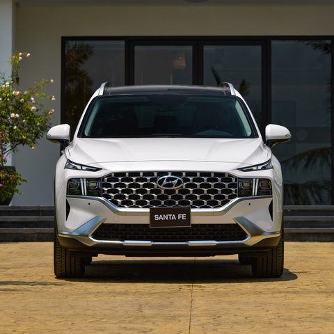 SUV 7 chỗ đua giảm giá: Ế như Isuzu mu-X đến hot như Fortuner, Santa Fe đều không ngoại lệ - Ảnh 4. SUV 7 chỗ đua giảm giá: Ế như Isuzu mu-X đến hot như Fortuner, Santa Fe đều không ngoại lệ - Ảnh 4.