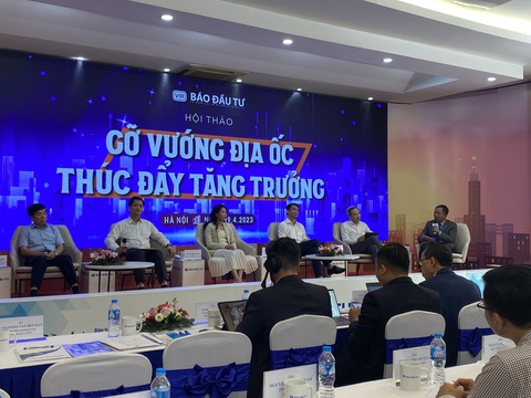 Gỡ vướng bất động sản để ngăn rủi ro với hệ thống ngân hàng - Ảnh 1. Gỡ vướng bất động sản để ngăn rủi ro với hệ thống ngân hàng - Ảnh 1.