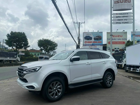 SUV 7 chỗ đua giảm giá: Ế như Isuzu mu-X đến hot như Fortuner, Santa Fe đều không ngoại lệ - Ảnh 2. SUV 7 chỗ đua giảm giá: Ế như Isuzu mu-X đến hot như Fortuner, Santa Fe đều không ngoại lệ - Ảnh 2.