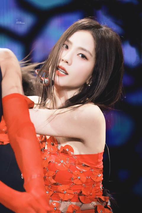 Jisoo (BlackPink) bị chê nhảy cứng, người hâm mộ bênh vực - Ảnh 3. Jisoo (BlackPink) bị chê nhảy cứng, người hâm mộ bênh vực - Ảnh 3.