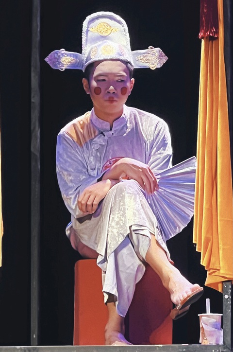 Minh Dự đóng kịch do NSƯT Hữu Châu dàn dựng - Ảnh 2. Minh Dự đóng kịch do NSƯT Hữu Châu dàn dựng - Ảnh 2.