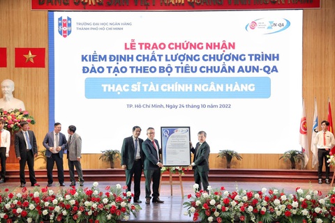 Trường Đại học Ngân hàng TP.HCM xét tuyển 3 ngành đào tạo thạc sĩ năm 2023 - Ảnh 3. Chương trình thạc sĩ Tài chính - Ngân hàng một trong 6 chương trình đào tạo của HUB được kiểm định theo bộ tiêu chuẩn AUN-QA