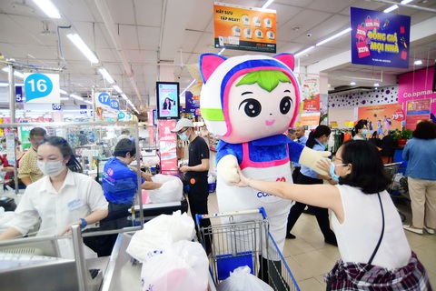 Chi hàng trăm tỉ đồng cho khuyến mãi nhân dịp sinh nhật - Ảnh 1. Co.opmart vừa trình làng linh vật Coopo với thiết kế hiện đại, thể hiện trọn vẹn tinh thần vui tươi, lạc quan, tích cực, năng động - Ảnh: QUANG ĐỊNH