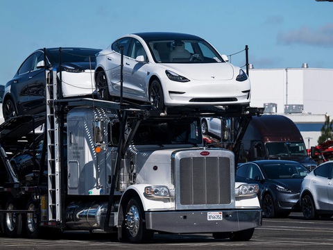 Tesla đặt hàng, tài sản đại gia Hàn Quốc vọt lên hơn 18,8 nghìn tỉ - Ảnh 1. Tesla đặt hàng, tài sản đại gia Hàn Quốc vọt lên hơn 18,8 nghìn tỉ - Ảnh 1.