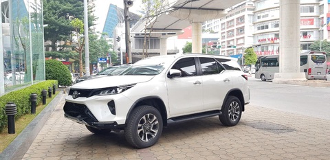 SUV 7 chỗ đua giảm giá: Ế như Isuzu mu-X đến hot như Fortuner, Santa Fe đều không ngoại lệ - Ảnh 1. SUV 7 chỗ đua giảm giá: Ế như Isuzu mu-X đến hot như Fortuner, Santa Fe đều không ngoại lệ - Ảnh 1.