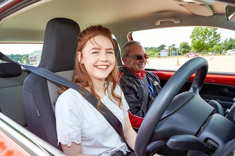 Trẻ nên học lái xe từ 10 tuổi để chuẩn bị cho tương lai? - Ảnh 1. Young Drivers tin rằng nên cung cấp những thông tin quan trọng và trải nghiệm thực tế cho thanh thiếu niên từ 10-17 tuổi để họ cầm lái tự tin và tự nhiên hơn khi có bằng sau này - Ảnh: Young Drivers