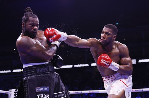 Anthony Joshua giành thắng lợi đầu tiên từ sau khi mất 4 đai - Ảnh 1. Anthony Joshua giành thắng lợi đầu tiên từ sau khi mất 4 đai - Ảnh 1.