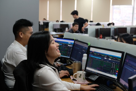 Không giảm thuế VAT cho bất động sản, chứng khoán - Ảnh 1. Không giảm thuế VAT cho bất động sản, chứng khoán - Ảnh 1.