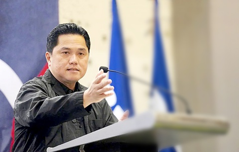 Cú sốc với bóng đá Indonesia - Ảnh 1. Ông Erick Thohir đối mặt với nhiều khó khăn sau khi đắc cử chủ tịch PSSI - Ảnh: BOLA