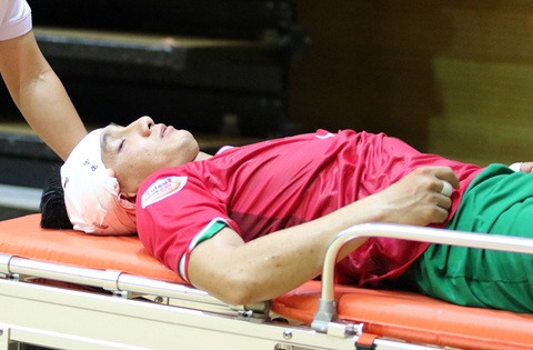 Thủ môn CLB futsal Cao Bằng gặp chấn thương nặng ở giải vô địch quốc gia - Ảnh 2. Thủ môn CLB futsal Cao Bằng gặp chấn thương nặng ở giải vô địch quốc gia - Ảnh 2.