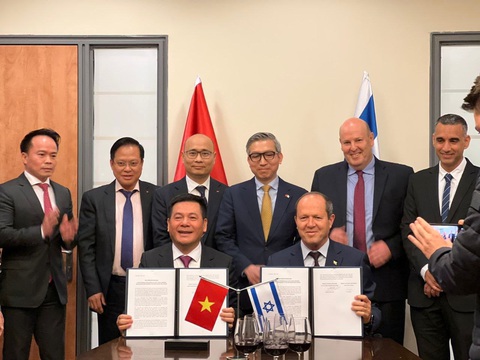 Thủ tướng Phạm Minh Chính nói về thời trẻ ở Romania- Ảnh 2. Việt Nam và Israel ký kết hiệp định thương mại tự do (FTA) hồi tháng 7-2023 - Ảnh: VGP