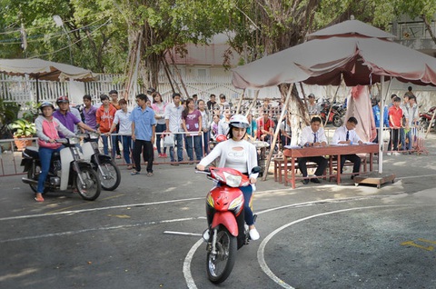 Xác minh việc giả mù chữ để bớt thi lý thuyết cấp bằng lái xe - Ảnh 1. Xác minh việc giả mù chữ để bớt thi lý thuyết cấp bằng lái xe - Ảnh 1.