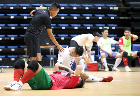 Thủ môn CLB futsal Cao Bằng gặp chấn thương nặng ở giải vô địch quốc gia - Ảnh 1. Thủ môn CLB futsal Cao Bằng gặp chấn thương nặng ở giải vô địch quốc gia - Ảnh 1.