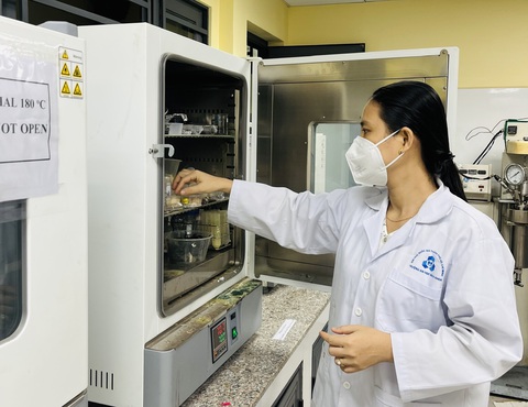 Nữ nghiên cứu sinh tốt nghiệp tiến sĩ với 6 bài báo khoa học quốc tế - Ảnh 1. Nữ nghiên cứu sinh tốt nghiệp tiến sĩ với 6 bài báo khoa học quốc tế - Ảnh 1.