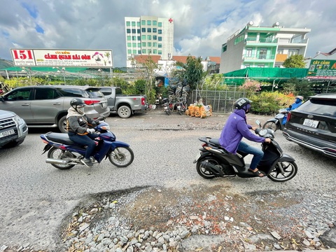 Khu đô thị hơn 20 năm chưa bàn giao: TP Thủ Đức giao phường sửa tạm đường - Ảnh 1. Khu đô thị hơn 20 năm chưa bàn giao: TP Thủ Đức giao phường sửa tạm đường - Ảnh 1.