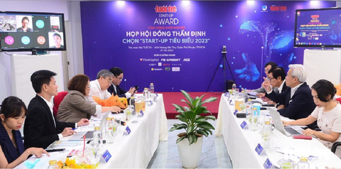 Hội đồng thẩm định Tuổi Trẻ Start-up Award 2023 thảo luận chọn các start-up tiêu biểu nhất - Ảnh: Q.ĐỊNH Hội đồng thẩm định Tuổi Trẻ Start-up Award 2023 thảo luận chọn các start-up tiêu biểu nhất - Ảnh: Q.ĐỊNH