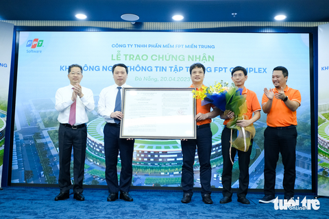 FPT nói muốn thu hút 1 triệu kỹ sư công nghệ thông tin - Ảnh 2. FPT nói muốn thu hút 1 triệu kỹ sư công nghệ thông tin - Ảnh 2.