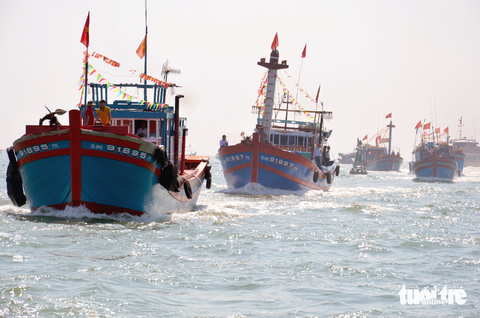 Phản đối lệnh cấm đánh bắt cá trái phép của Trung Quốc trên Biển Đông - Ảnh 1. Tàu cá Việt Nam ra khơi - Ảnh: T.M