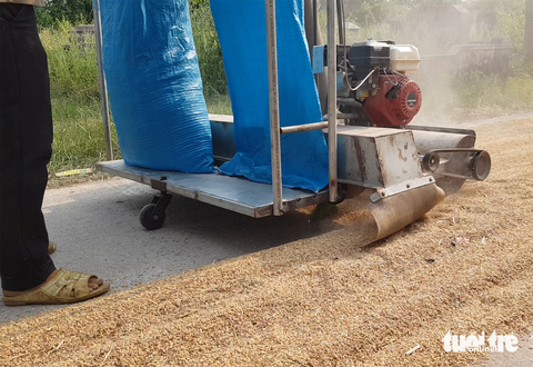 Máy hốt lúa của anh thợ cơ khí nhà quê - Ảnh 5. Máy hốt lúa của anh thợ cơ khí nhà quê - Ảnh 5.