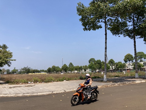 Cựu tổng giám đốc bán đất nền ở khu dân cư đô thị Dầu Giây hầu tòa - Ảnh 2. Cựu tổng giám đốc bán đất nền ở khu dân cư đô thị Dầu Giây hầu tòa - Ảnh 2.