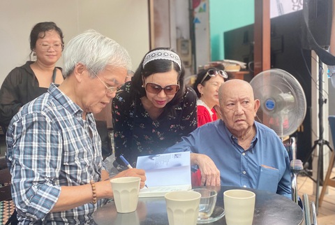 Những câu chuyện tự thuật dí dỏm của Mạc Can - Ảnh 1. Những câu chuyện tự thuật dí dỏm của Mạc Can - Ảnh 1.